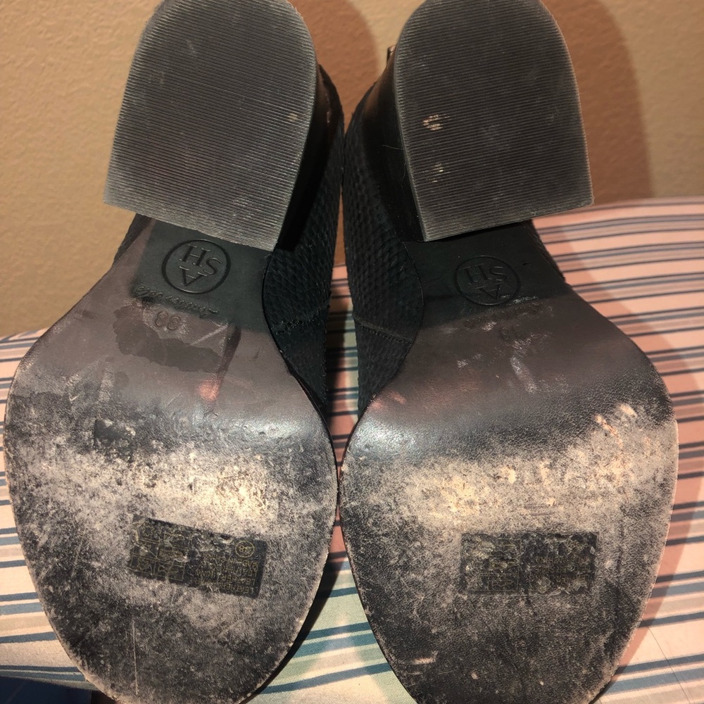 Boots - Picture 4 of 5
